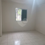 Apartamento super bem localizado, com 01 dormitório e armário embutido