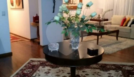 Apartamento alto padrão no Morumbi, 250m2, 5 dormitórios com suites e 4 vagas.