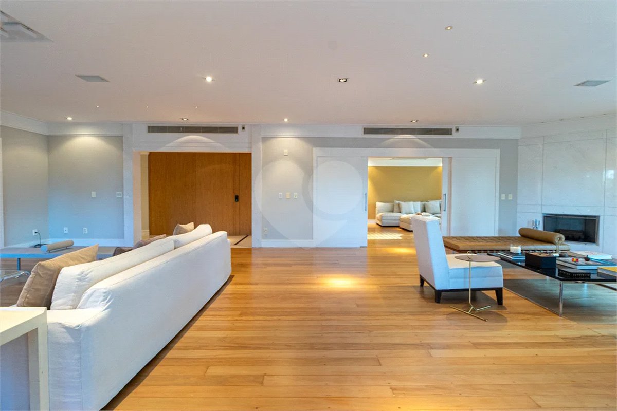 Apartamento à venda com 5 suítes em Moema, São Paulo, SP