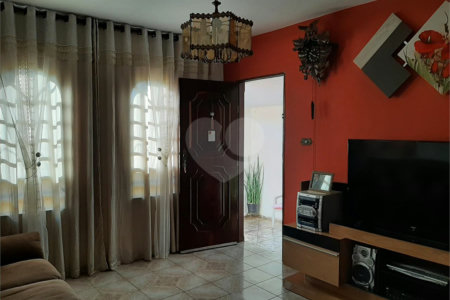 Casa com Salão Comercial no Aracy