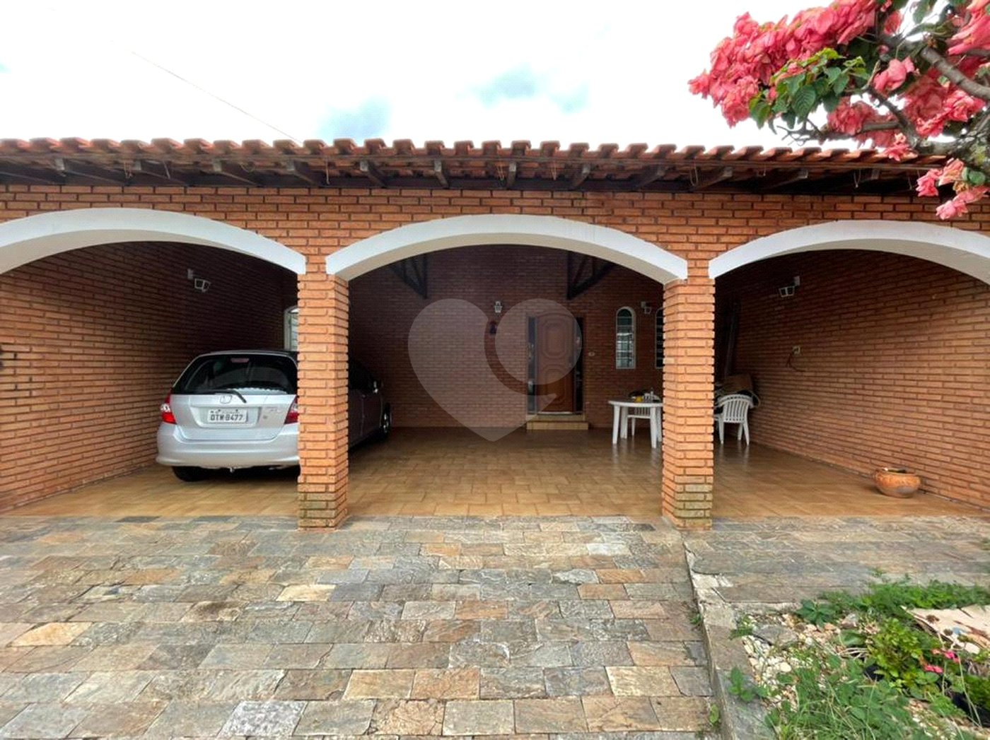 Casa térrea para venda no bairro Vila Xavier em Araraquara/SP.