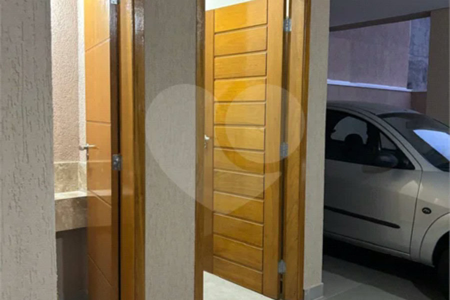 Sobrado à venda ou para alugar com 3 suítes em Horto, São Paulo, SP