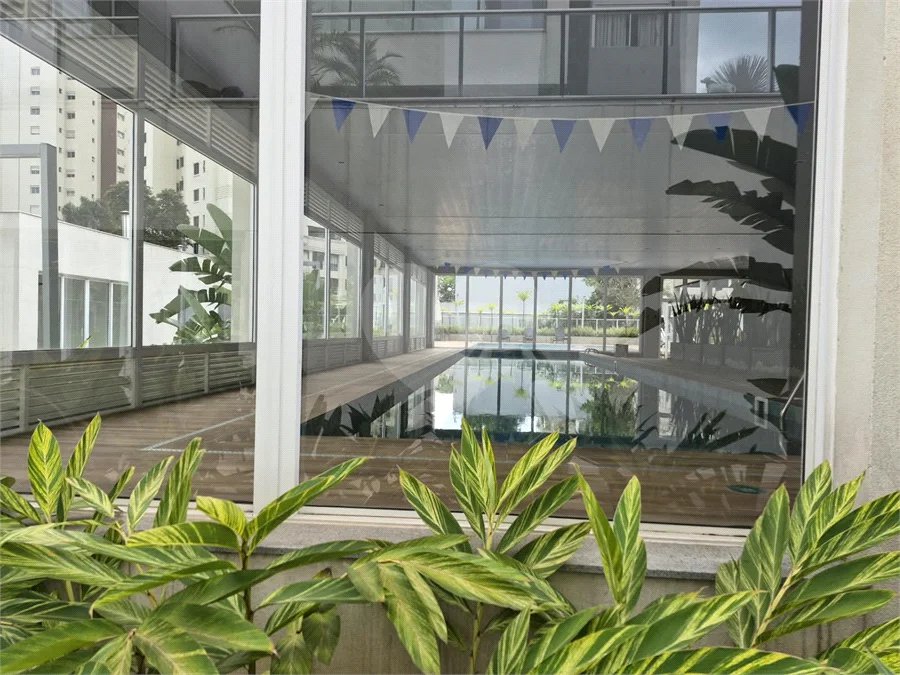 Oportunidade na Vila Leopoldina!! Apartamento com dois dormitórios, sendo uma suíte, dois banheiros, e com duas vagas.