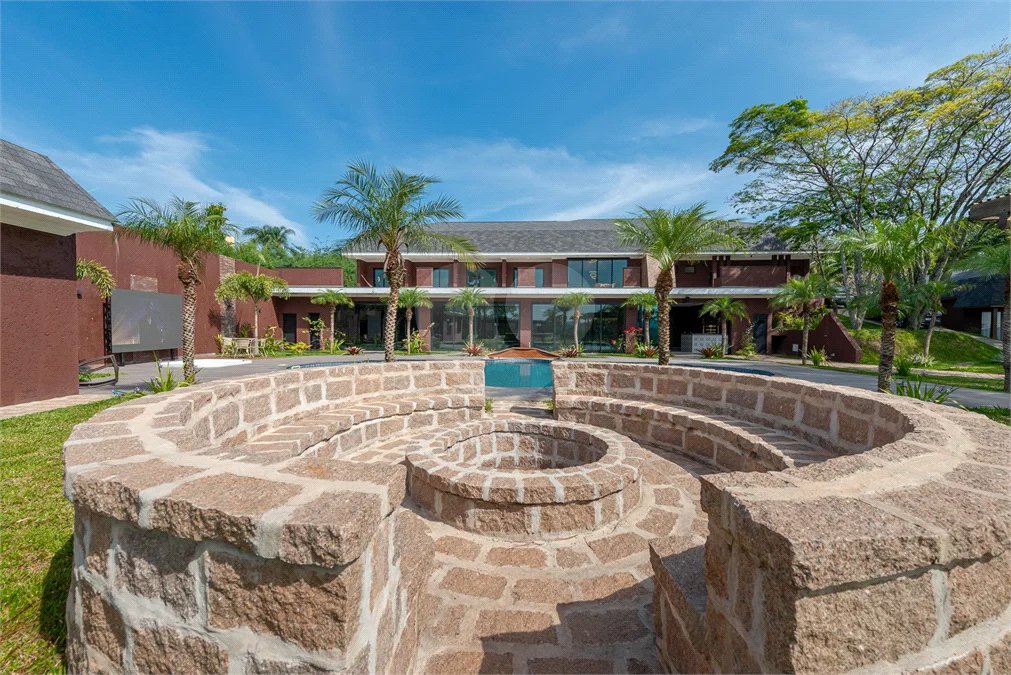 Casa à venda com 4 suítes no condomínio Vale da Santa Fé, Vinhedo - SP