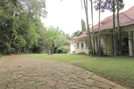 Casa à venda com 4 quartos, sendo 2 suítes,  no condomínio Chácara Flora, São Paulo - SP