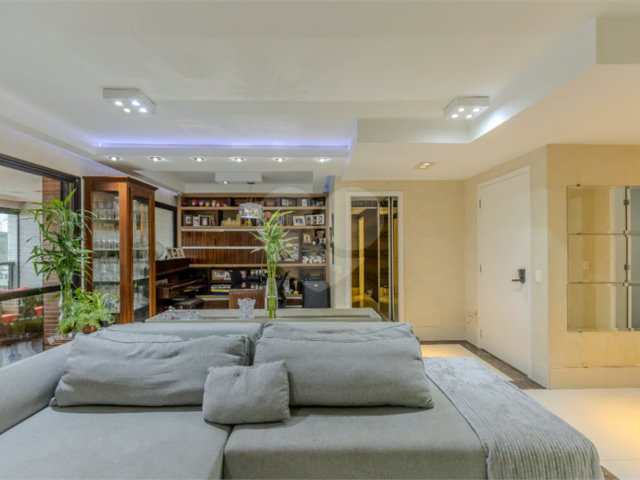 Apartamento à venda com 3 suítes em Chácara Santo Antônio, São Paulo, SP
