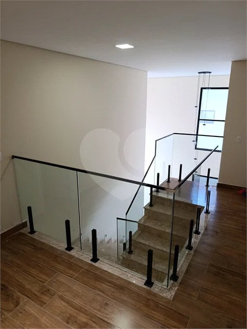 Casa com 3 suítes, piscina e área gourmet em terreno de 360m²