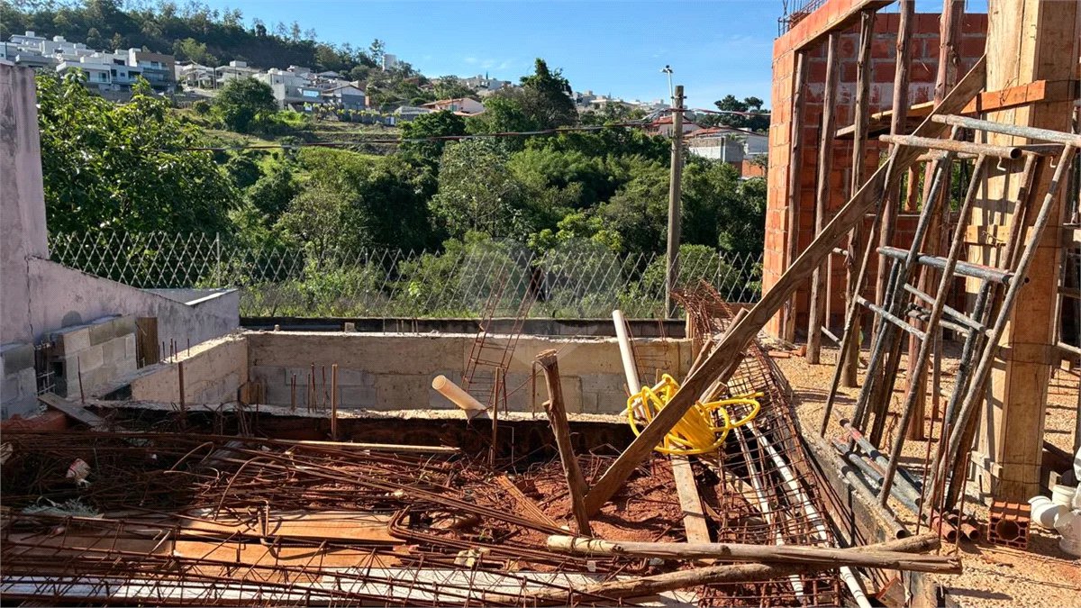 Casa à venda no Condominio Vivenda das Cerejeiras em Valinhos
