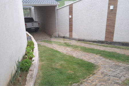 Chácara em Área Rural de Piracaia, com casa principal + 4 kitnets alugadas, excelente localização