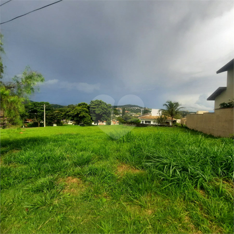 Lindo terreno de 450m², localizado no Condomínio Vilaggio Caprirccio