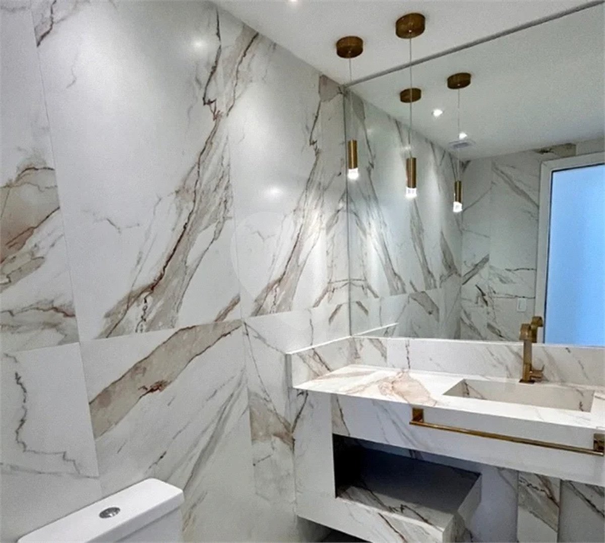 Cobertura Triplex 500M2, 4 suítes, 6 vagas para locação ou venda