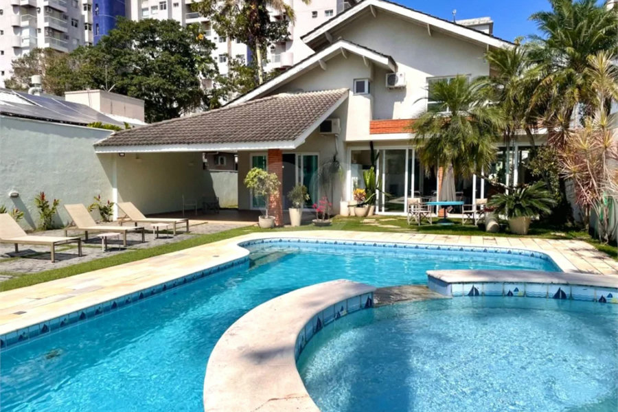 Casa à venda com 4 suítes em Riviera de São Lourenço, Bertioga, SP