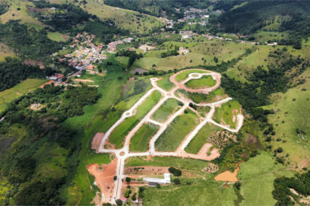 Terrenos de 300 metros em condomínio fechado e prontos para construir na região de Atibaia