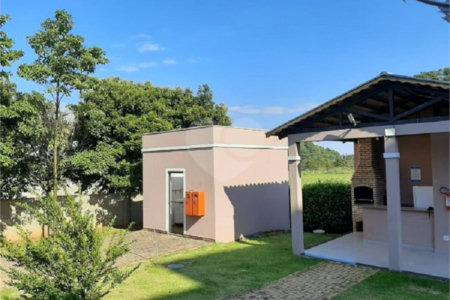 Apartamento no Condomínio Monte Azul.