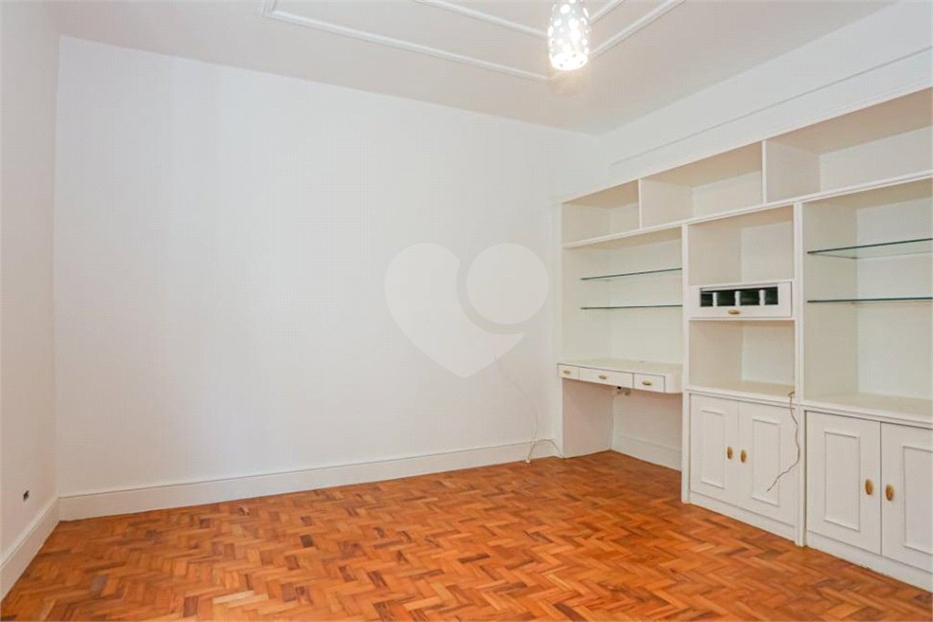 Apartamento na Bela Vista com 228m² 3 dormitorios Aceita e estuda Permuta.