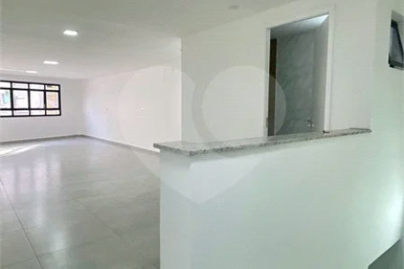 Sobrado com 3 andares, 350 m², 6 quartos, 2 suítes e 5 vagas para locação no Jardim Anália Franco!