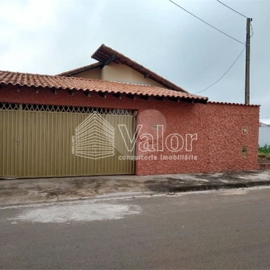 Casa Térrea com 3 dormitórios, sendo 1 suíte.