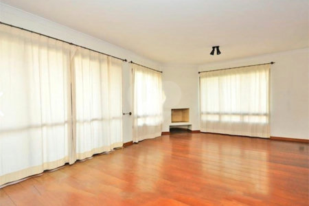 Apartamento com 3 Quartos à Venda, 190,56 m² por R$ 750.000