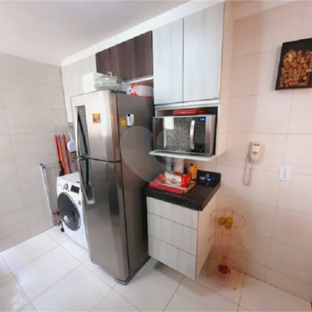 Apartamento no Condomínio Monte Azul .