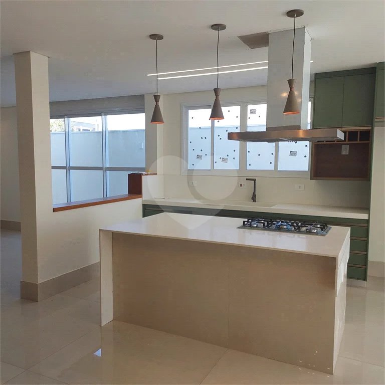 Sobrado recém-construído com 3 dormitórios em condomínio fechado em Piracicaba-SP.