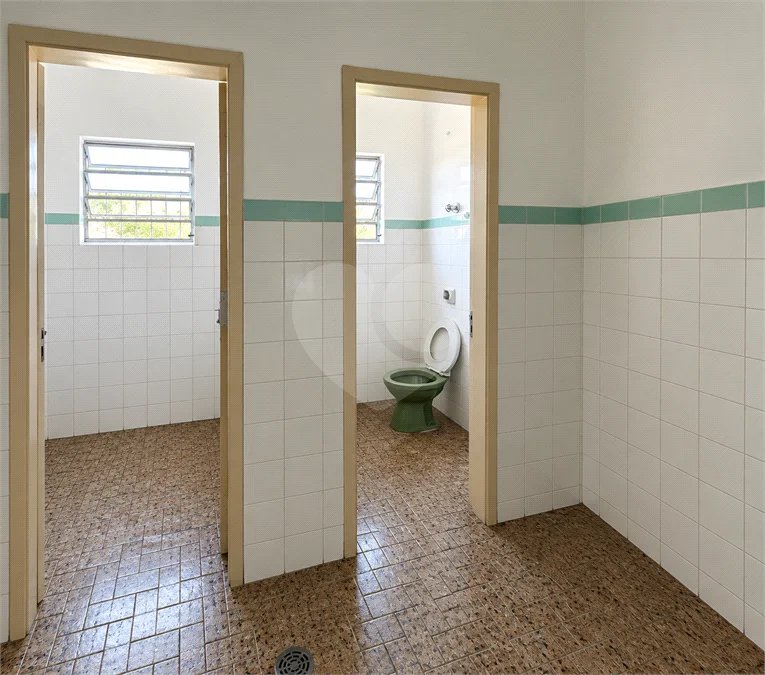 Galpão comercial/industrial com 627 m² no Bairro Planalto, em São Bernardo do Campo, próximo à Via Anchieta, com piso fabril, escritórios e mezanino.