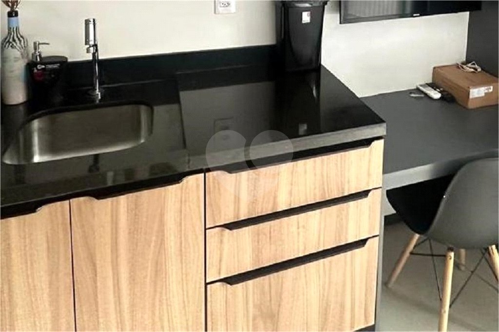 Studio de 28m2 mobiliado com sacada à venda na Bela Vista