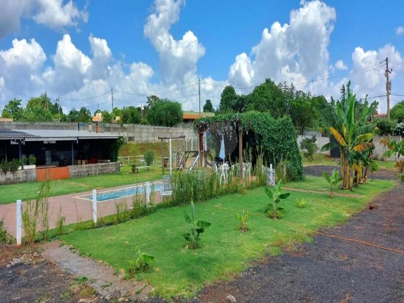 Chácara à venda com 4 quartos, sendo 1 suíte,  em Jardim dos Ipês, Brodowski, SP
