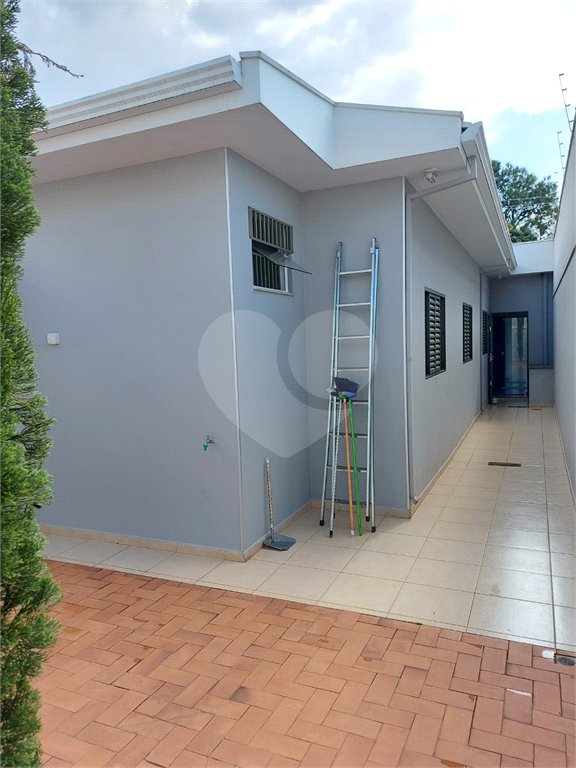 Casa Térrea com 2 dormitórios, sendo 1 suíte.