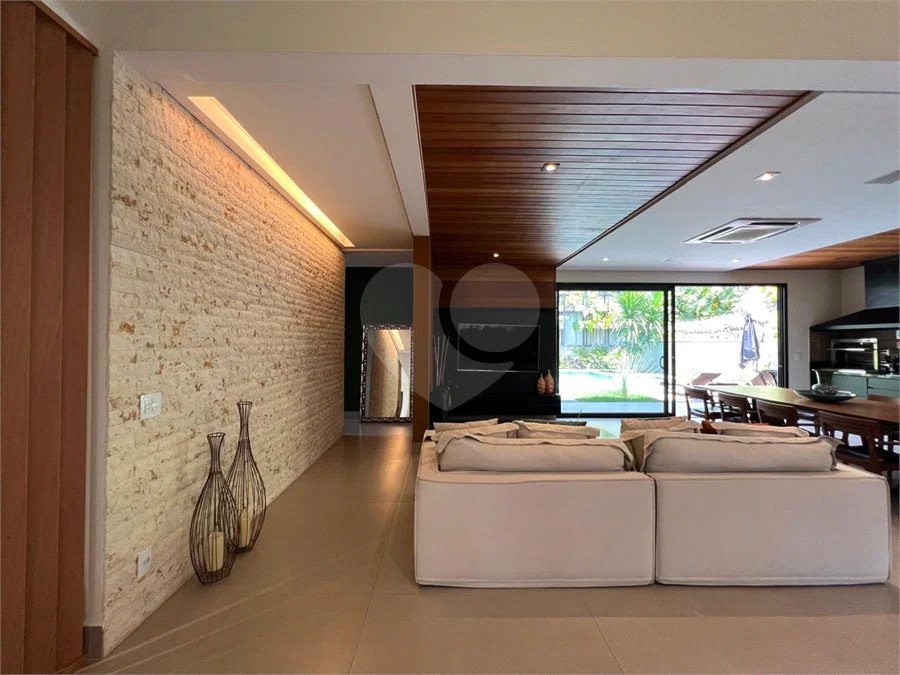 Casa dos Sonhos em Condomínio São Francisco, 3 Suítes, Piscina com Spa e Energia Fotovoltaica