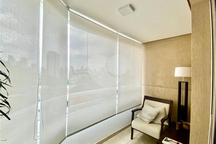 Apartamento de 03 dormitórios sendo 1 suíte e 02 vagas de garagem.
