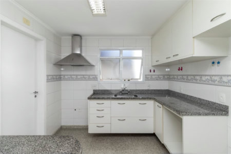 Casa à venda com 4 quartos, sendo 2 suítes, no condomínio Stephanie, São Paulo - SP
