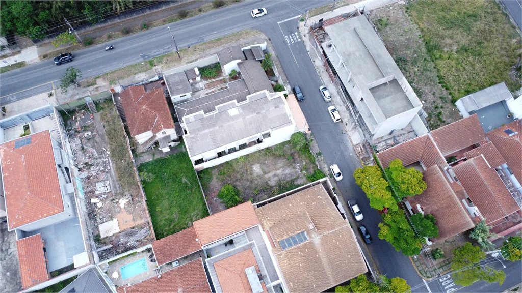 Terreno 300m² à Venda próximo ao centro á poucos metros da Avenida Champagnat