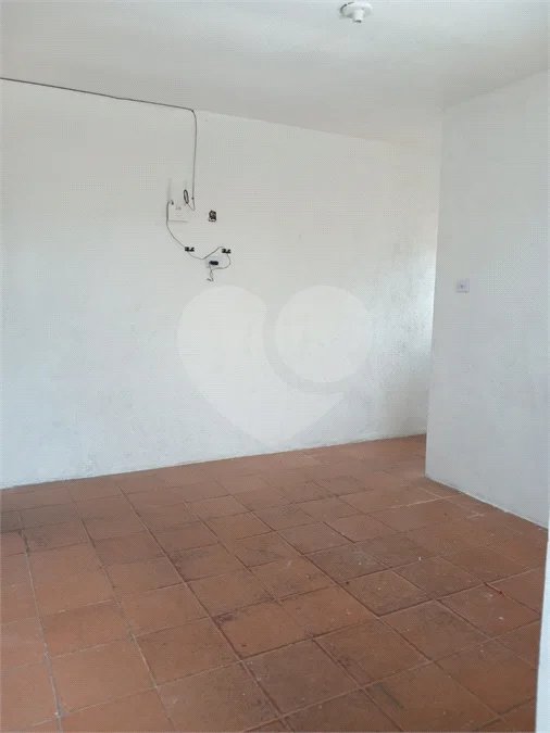 Terreno com Duas Casas – Oportunidade com Renda!