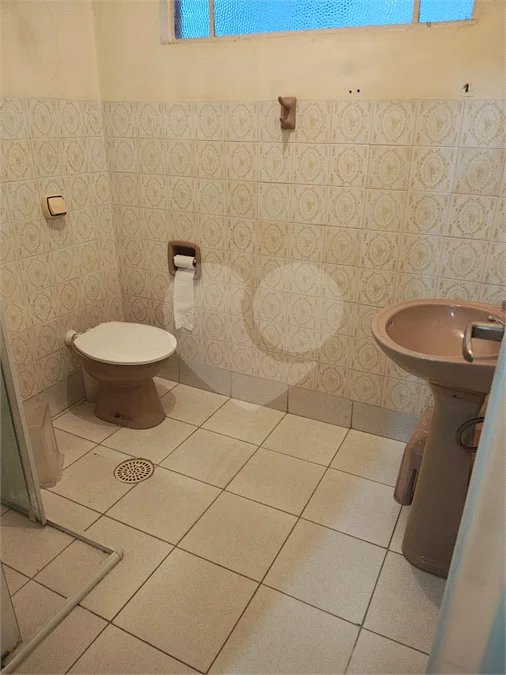 SOBRADO COMERCIAL PARA LOCAÇÃO NO RUDGE RAMOS | 197 m²