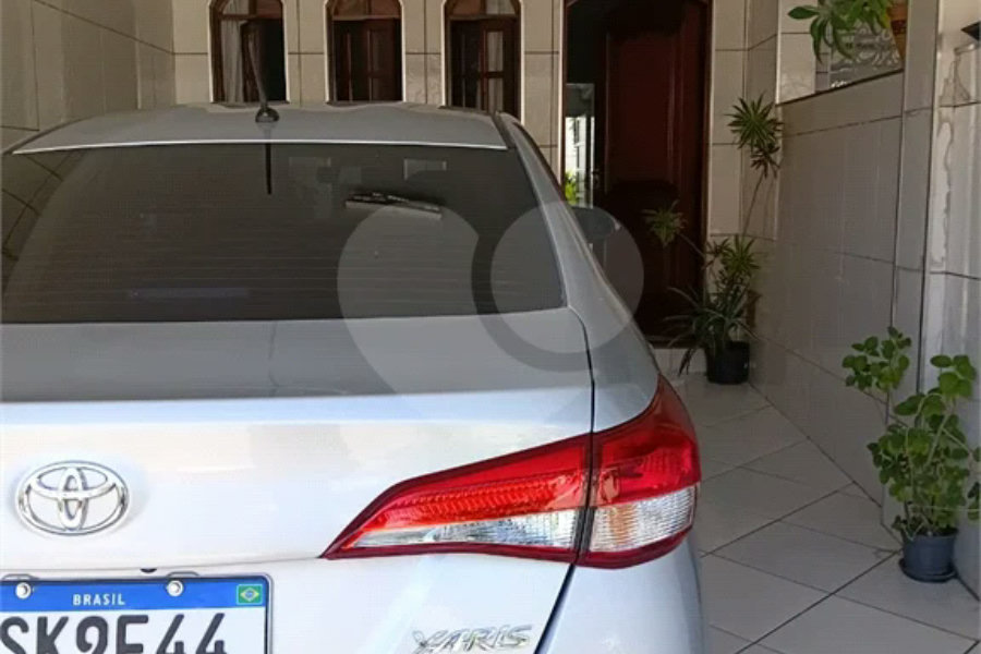 Sobrado em condomínio fechado com 3 dormitórios e 100m2