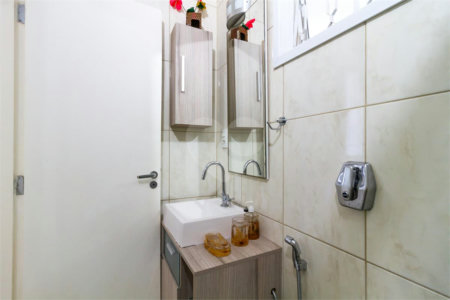 Casa Sobrado à venda com 342 m², 3 dormitórios, sendo 2 suítes, 4 vagas na Vila Mariana - São Paulo.