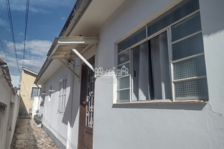 Casa à venda com 5 quartos no Centro de Atibaia/SP | Duas casas no mesmo terreno