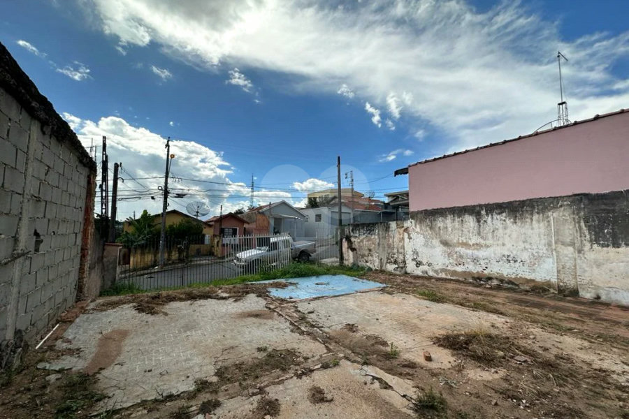 Terreno residencial com vocação comercial à venda no bairro Jaraguá. - 300 m² - 10x30 + acesso a área verde (50 m²)