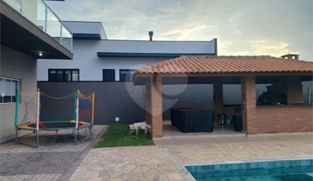 Casa à venda com 4 quartos, sendo 3 suítes,  no condomínio Toscana, Bom Jesus dos Perdões - SP