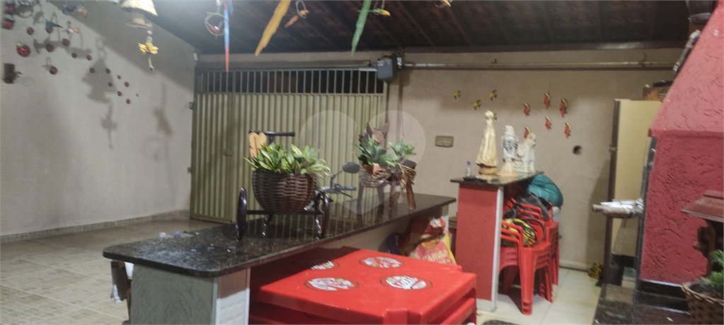 Casa térrea com 2 dormitórios.