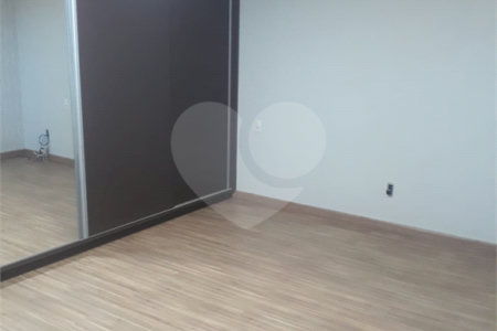 Excelente casa para venda no Parque Fher