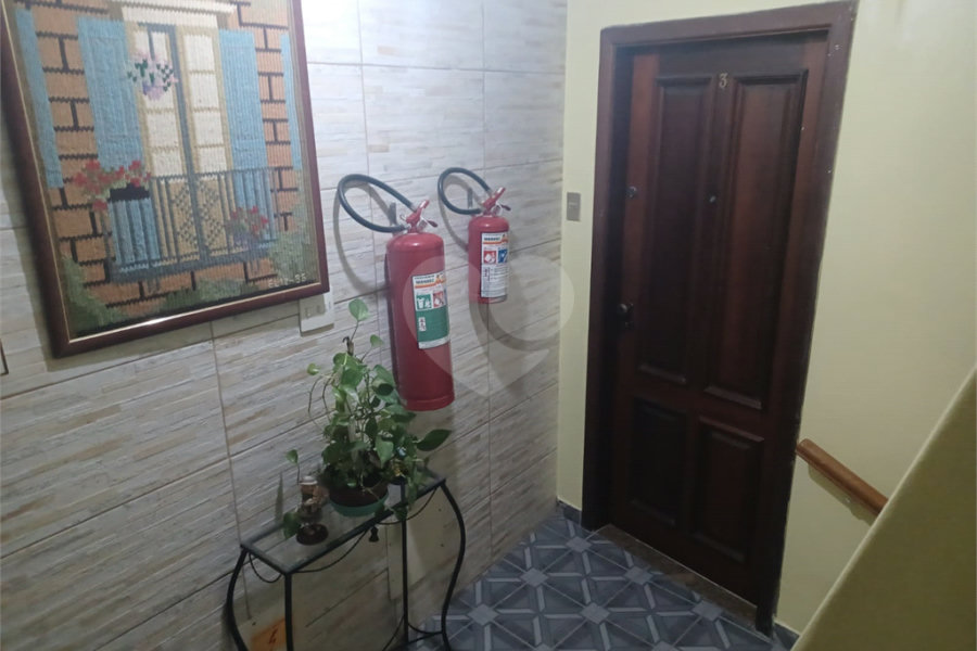 Apartamento super bem localizado, com 01 dormitório e armário embutido