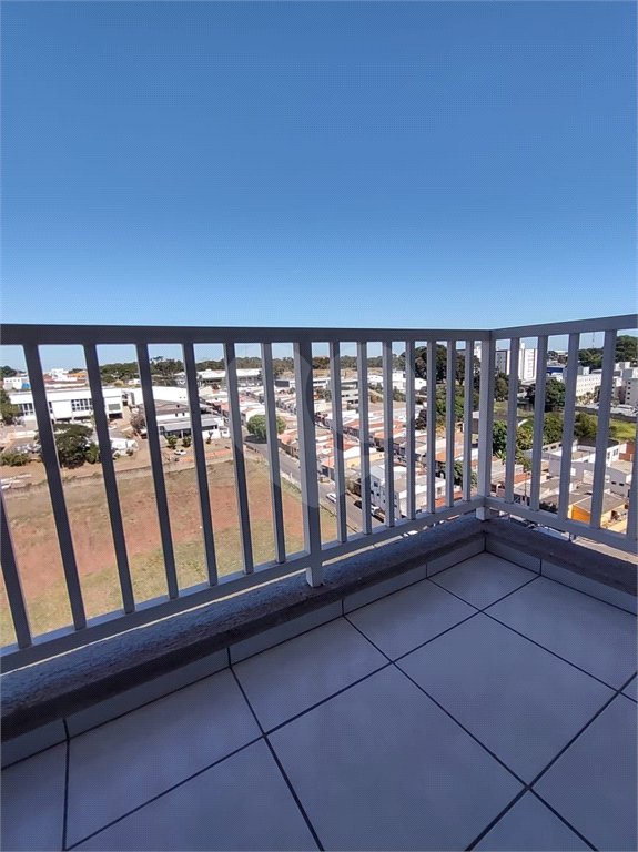 Apartamento no Condomínio Parque das Acácias.