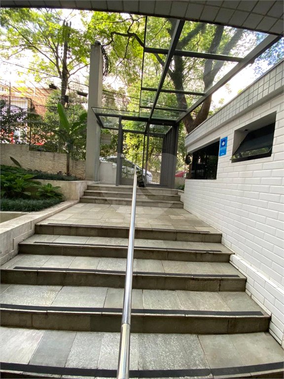 Apto 91 m - Metrô Sumaré, rua arborizada e tranquila. ótima planta, são 03 dorm 1 suite 1 vaga
