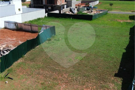 Terreno à venda no Condomínio Jardim Villa Sapezal, em Indaiatuba (Chácara Alvorada) — R$ 580.000,00 - Terreno com 360m² de área total (12x30), o terreno é plano e está localizado na entrada do condominio,O Jardim Villa Sapezal conta com infraestrutura completa, ruas largas e pavimentadas, portaria