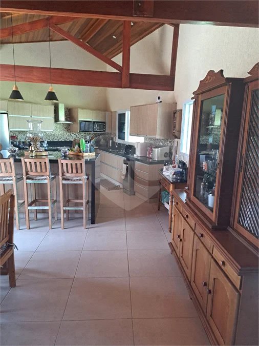 Casa Ampla com 5 Dormitórios, Piscina e Lazer Completo em Terreno de 1.260 m²