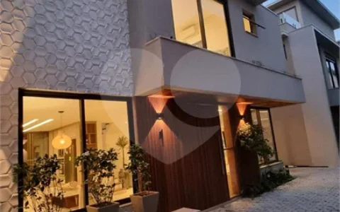 Casa de alto padrão em condomínio à venda em Juquehy