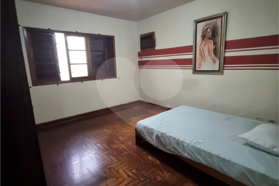 VENDA - Casa térrea - 6 vagas | sala ampla | escritório | 3 quartos ( 1 suíte) | lavanderia independente | edícula nos fundos (1 sala, 1 quarto, 1 cozinha)