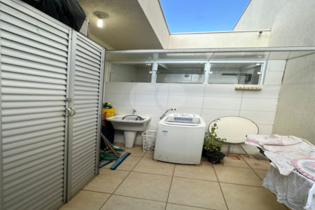 Casa térrea 2 quartos 1 suíte e piscina. Jardim Embaré