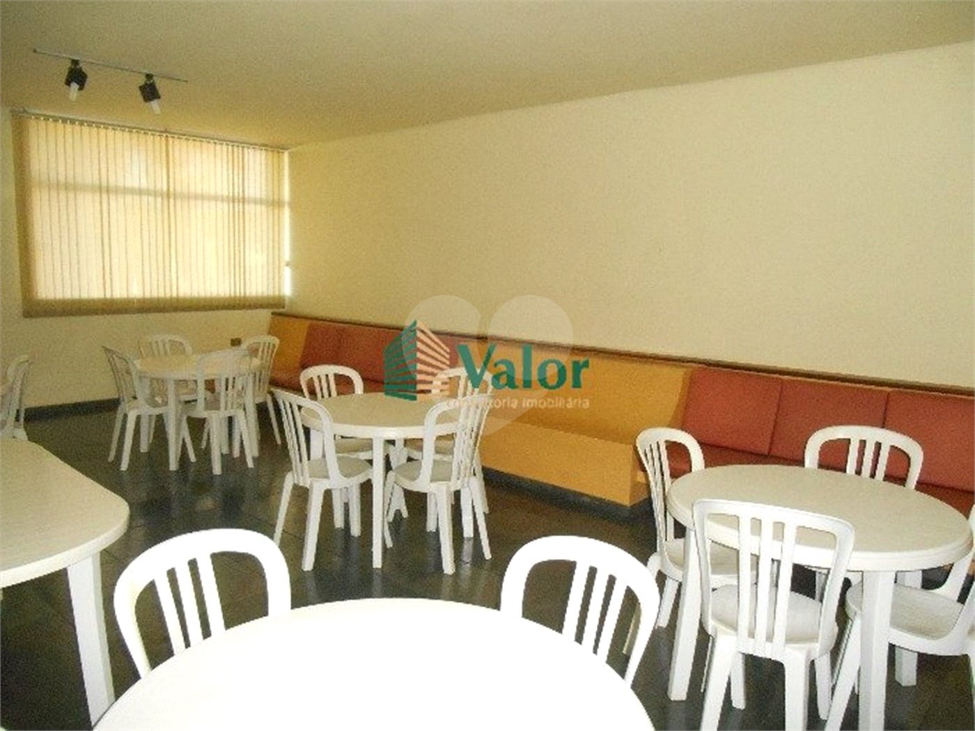 Apartamento com 3 dormitórios.
